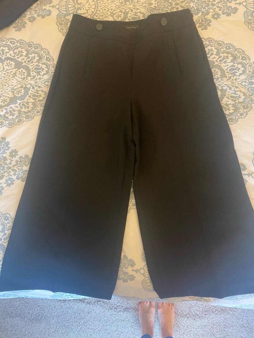 Ann Taylor Black Wide-Leg Cropped Trousers